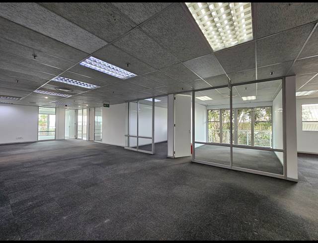 4,286M² WAREHOUSE TO LET IN LONGMEADOW